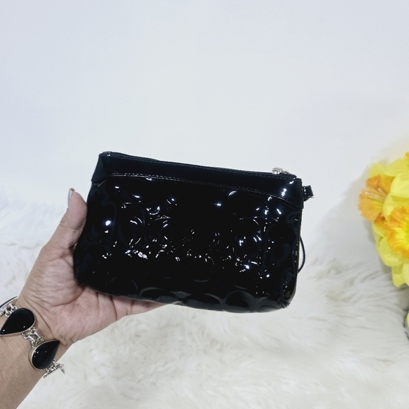 Coach black patent leather wristlet - Picture 10 of 15